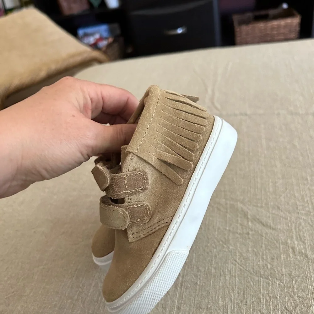 Baby gap size 7 Brown moccasin patch shoes